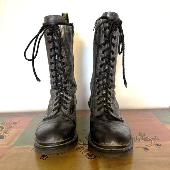 Dr Martens 1B99 Boots Women Sz US 9 EU 41 Distressed Metallic Silver 14 Eyelets - Picture 2 of 12